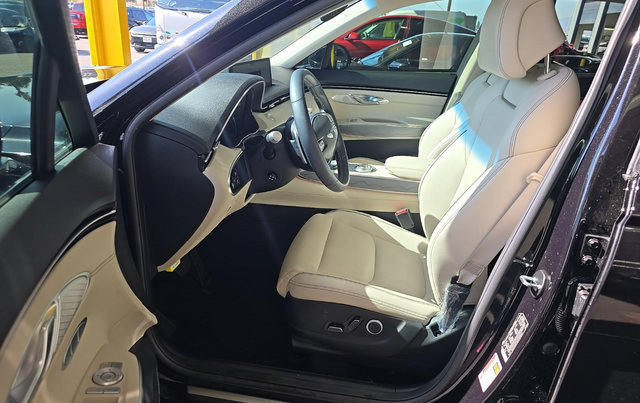 Used 2025 Genesis GV70 2.5T w/ Advanced Package AWD/4WD image 5