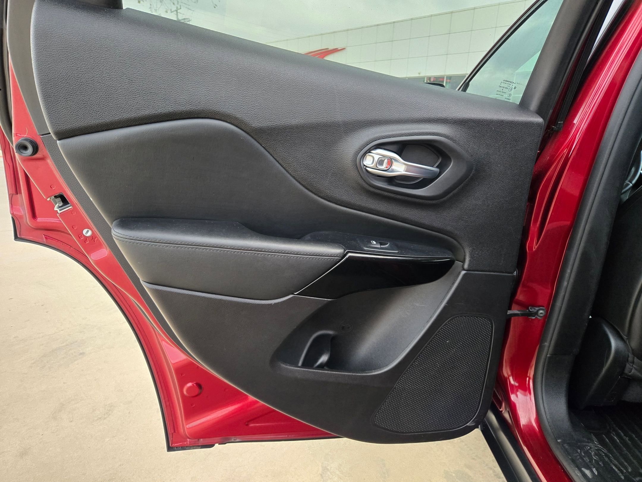 Used 2020 Jeep Cherokee Latitude Plus image 15