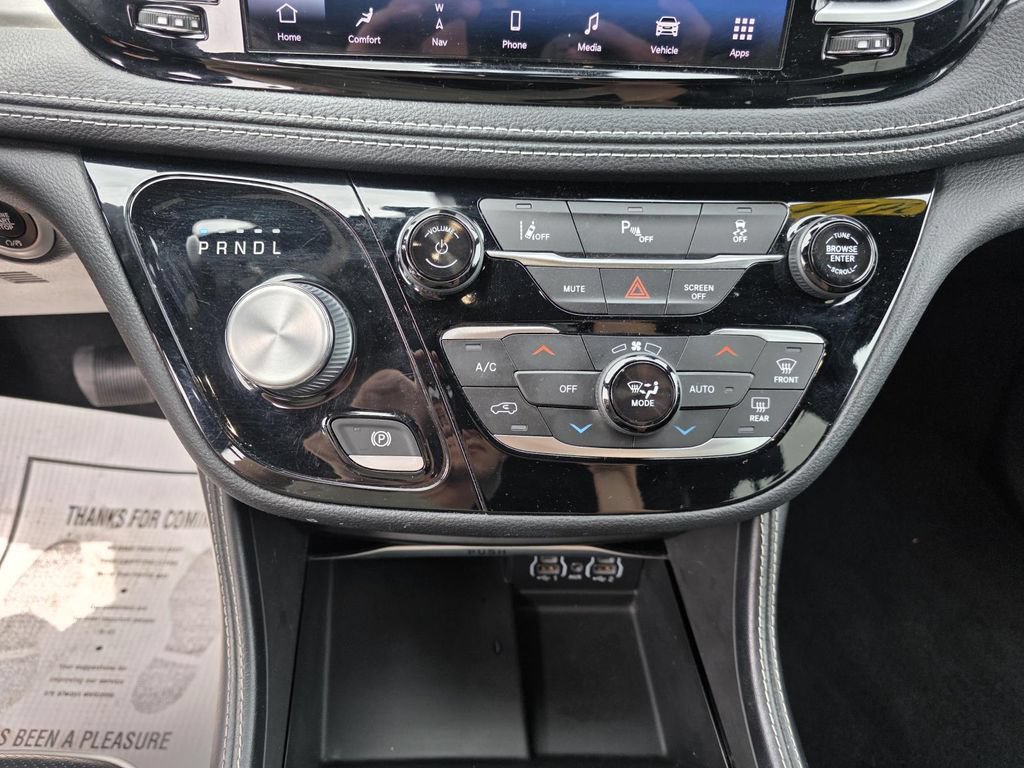 Used 2021 Chrysler Pacifica Limited w/ S Appearance Package FWD image 21