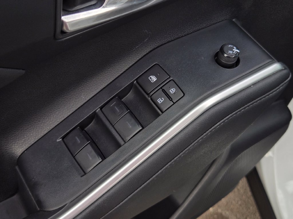 Used 2024 Toyota Highlander XLE AWD/4WD image 12