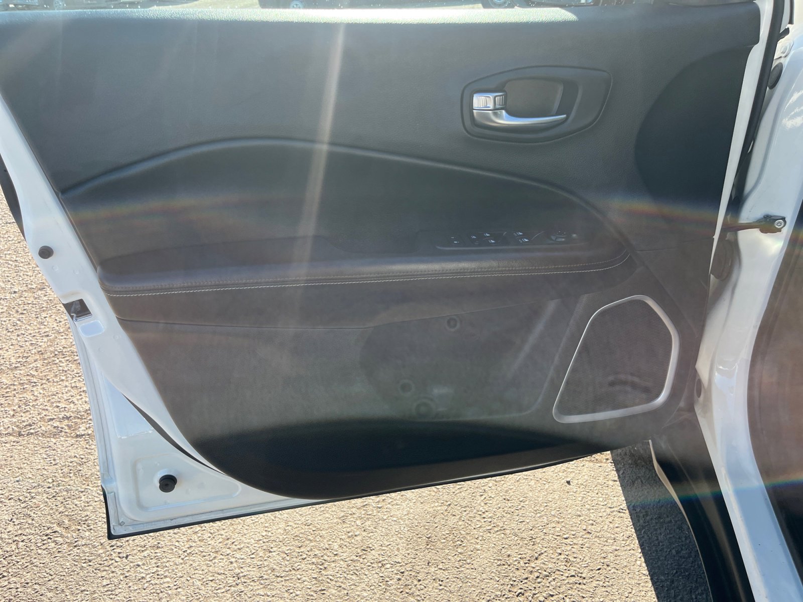 Used 2019 Jeep Compass Latitude w/ Popular Equipment Group AWD/4WD image 14