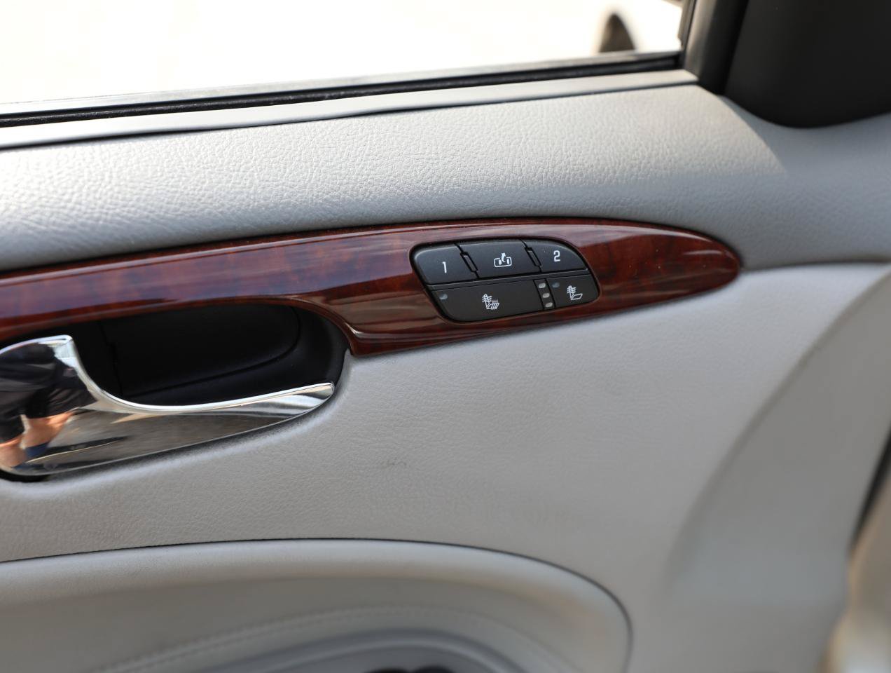 Used 2006 Buick Lucerne CXL w/ Luxury Package FWD image 16