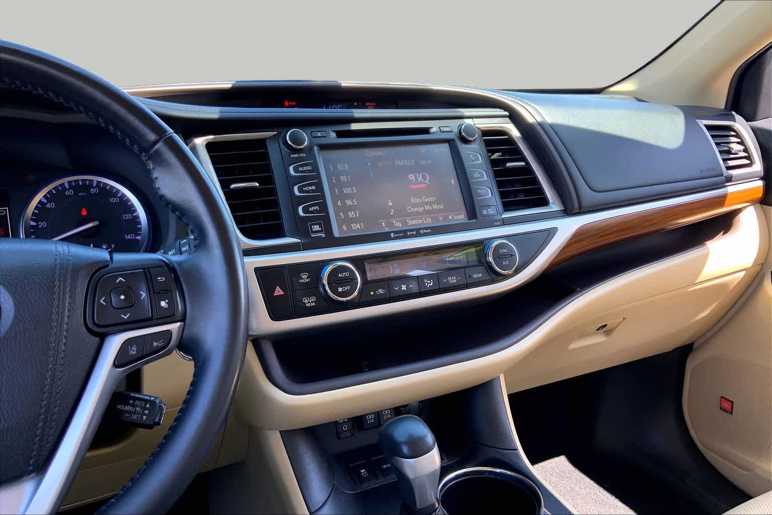 Used 2019 Toyota Highlander Limited FWD image 7