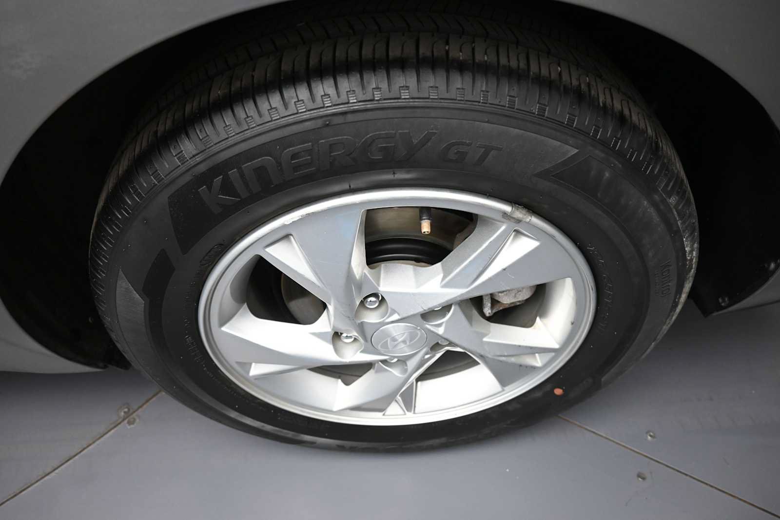 Certified 2023 Hyundai Elantra SE FWD image 14
