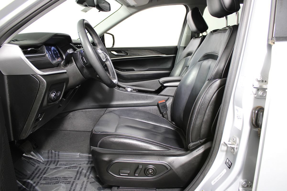 Used 2023 Jeep Grand Cherokee Limited AWD/4WD image 13