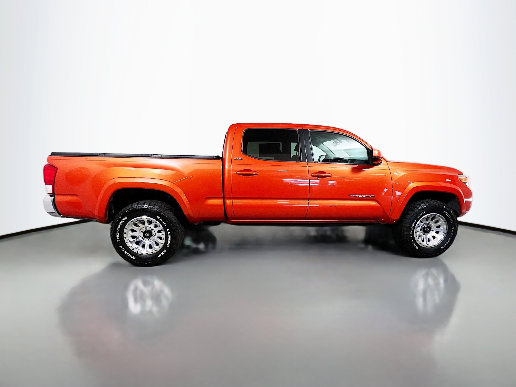 Used 2017 Toyota Tacoma SR5 image 3