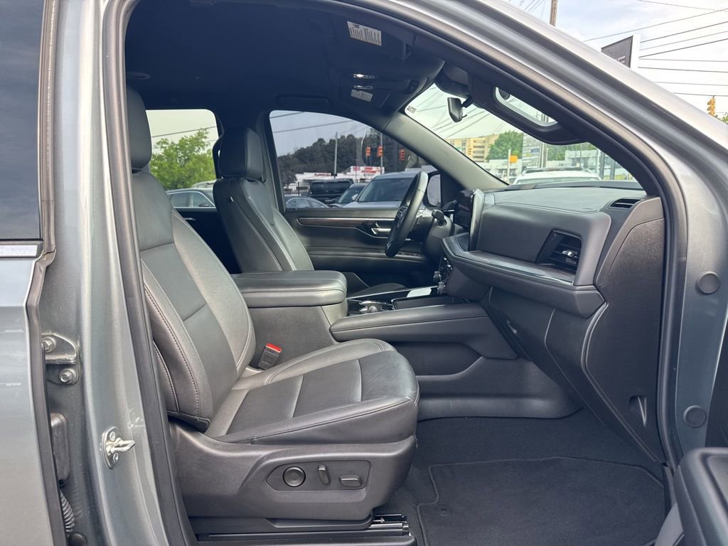 Used 2025 Chevrolet Tahoe LT AWD/4WD image 18