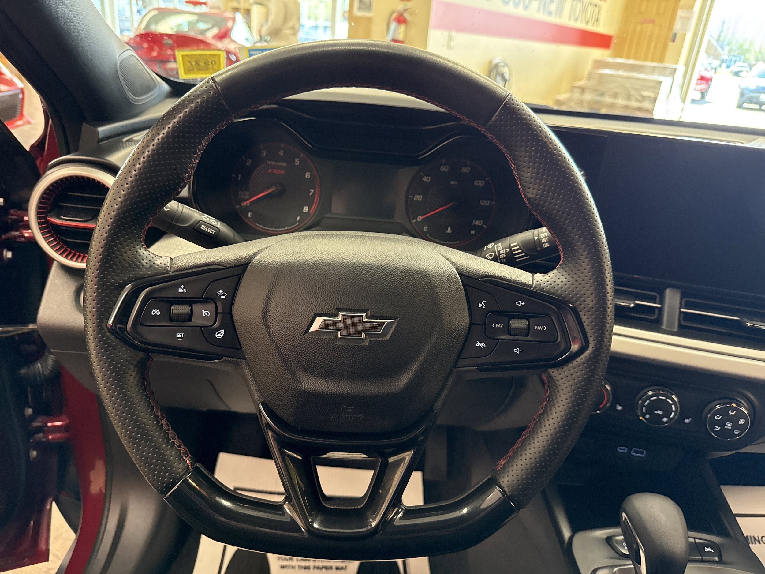 Used 2024 Chevrolet Trax RS FWD image 40