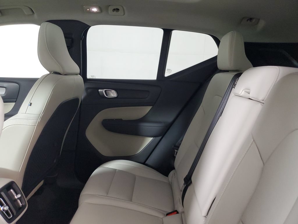 Used 2025 Volvo XC40 B5 Plus AWD/4WD image 14