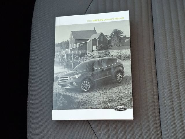 Used 2017 Ford Escape SE w/ Equipment Group 201A AWD/4WD image 27