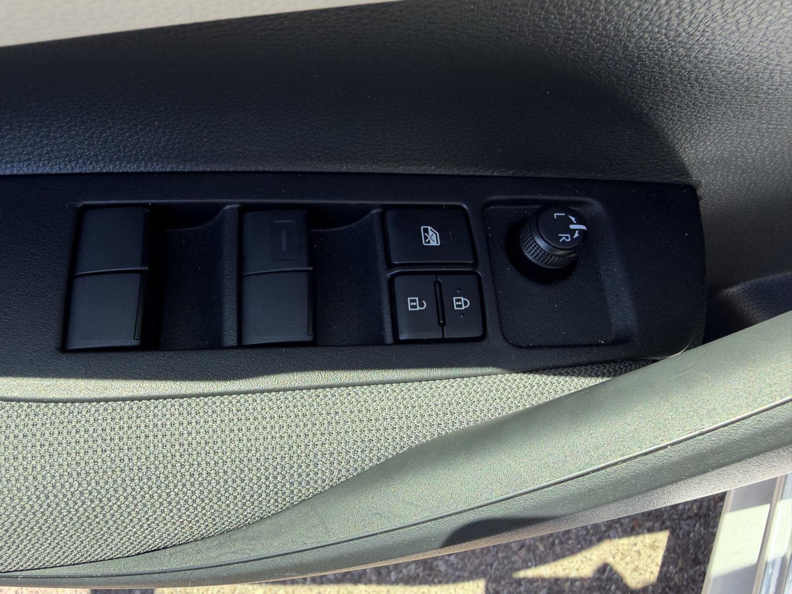 Used 2025 Toyota Corolla LE FWD image 17
