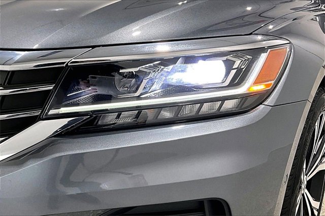 Used 2020 Volkswagen Passat 2.0T SEL image 33