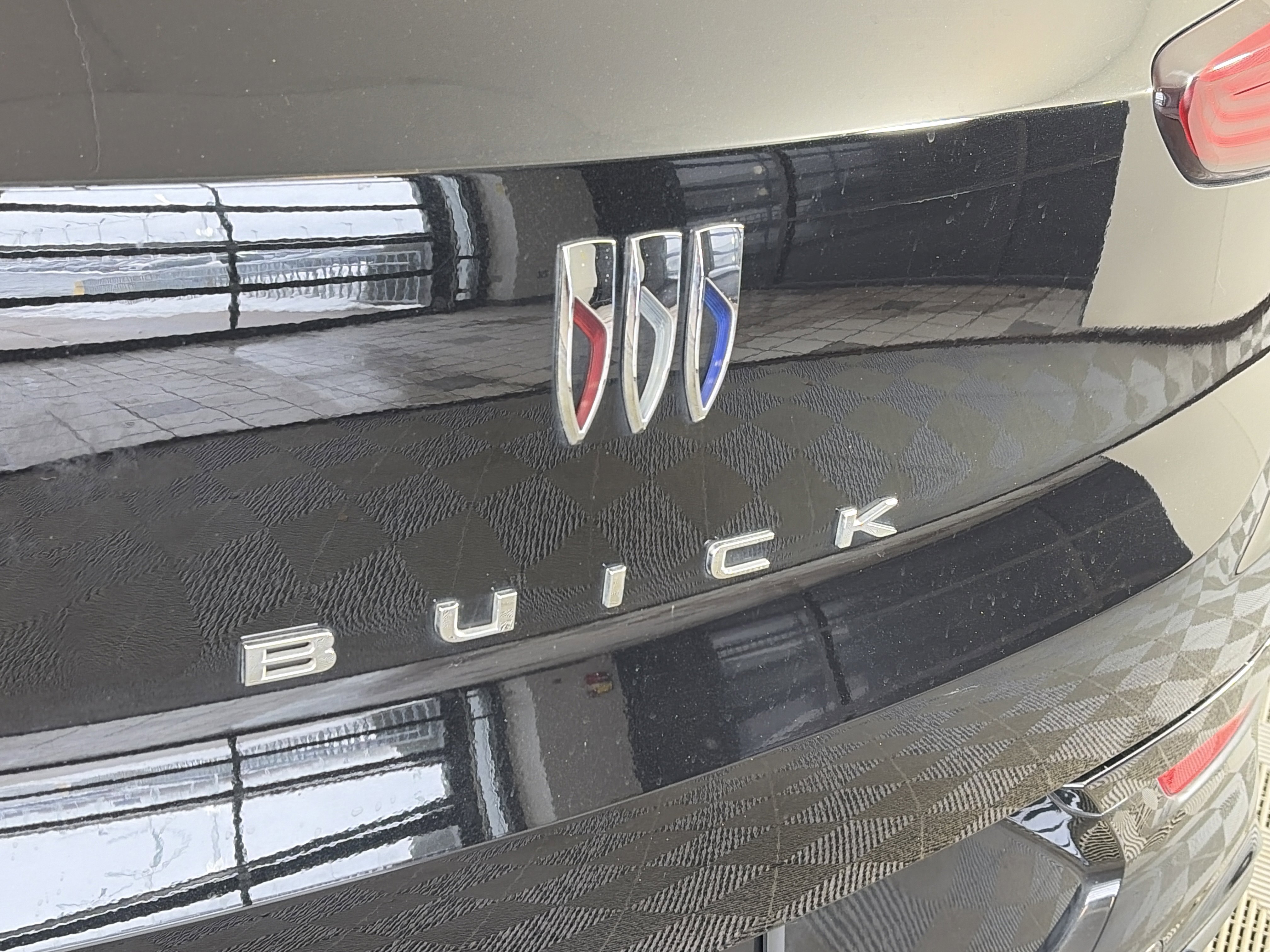 Certified 2024 Buick Encore GX Sport Touring w/ Comfort Package image 17