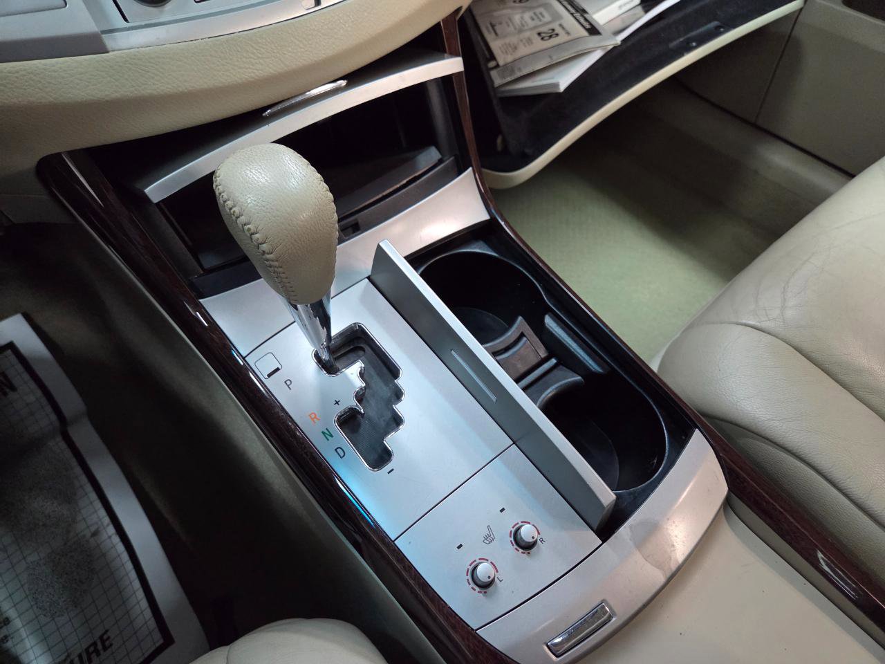 Used 2010 Toyota Avalon XLS FWD image 21