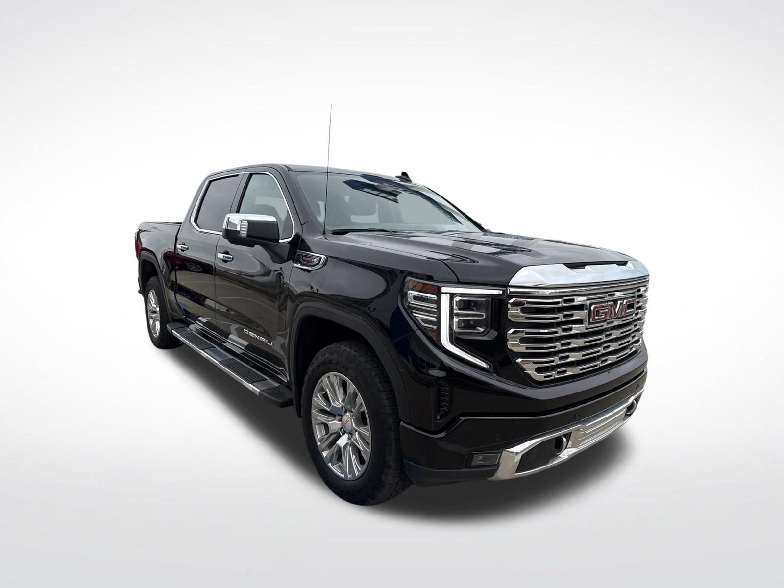 Used 2023 GMC Sierra 1500 Denali w/ Technology Package AWD/4WD image 3