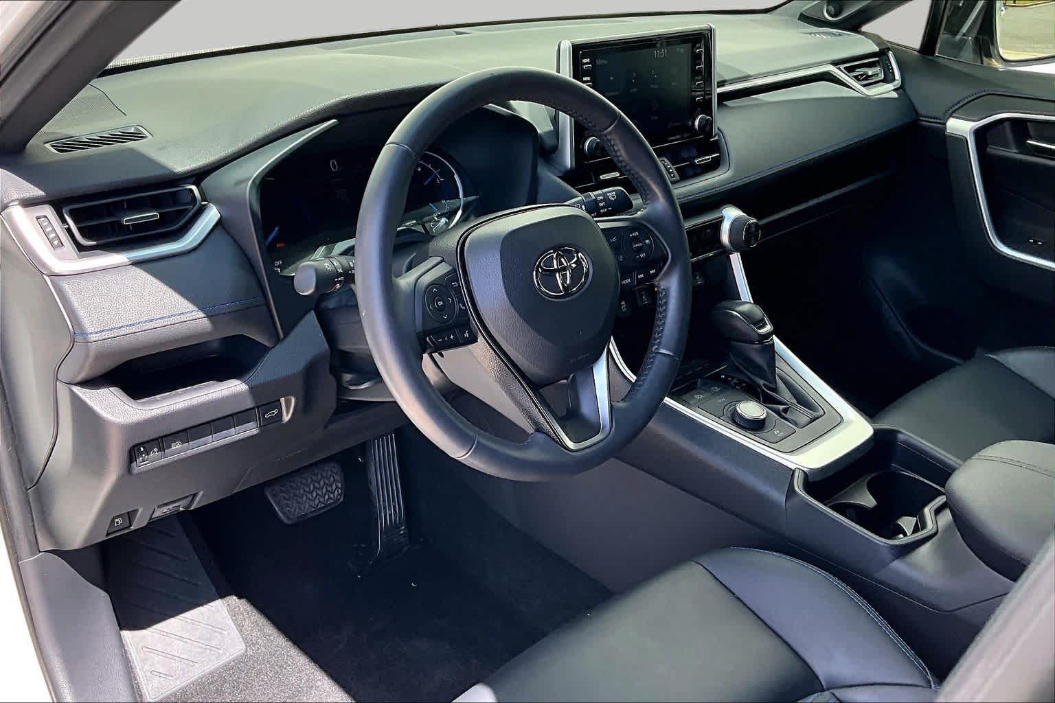 Used 2020 Toyota RAV4 XSE AWD/4WD image 18