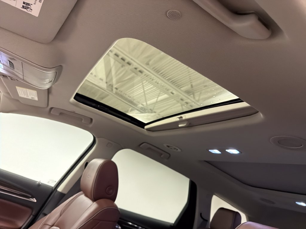 Used 2018 Buick Enclave Avenir w/ Avenir Technology Package FWD image 30