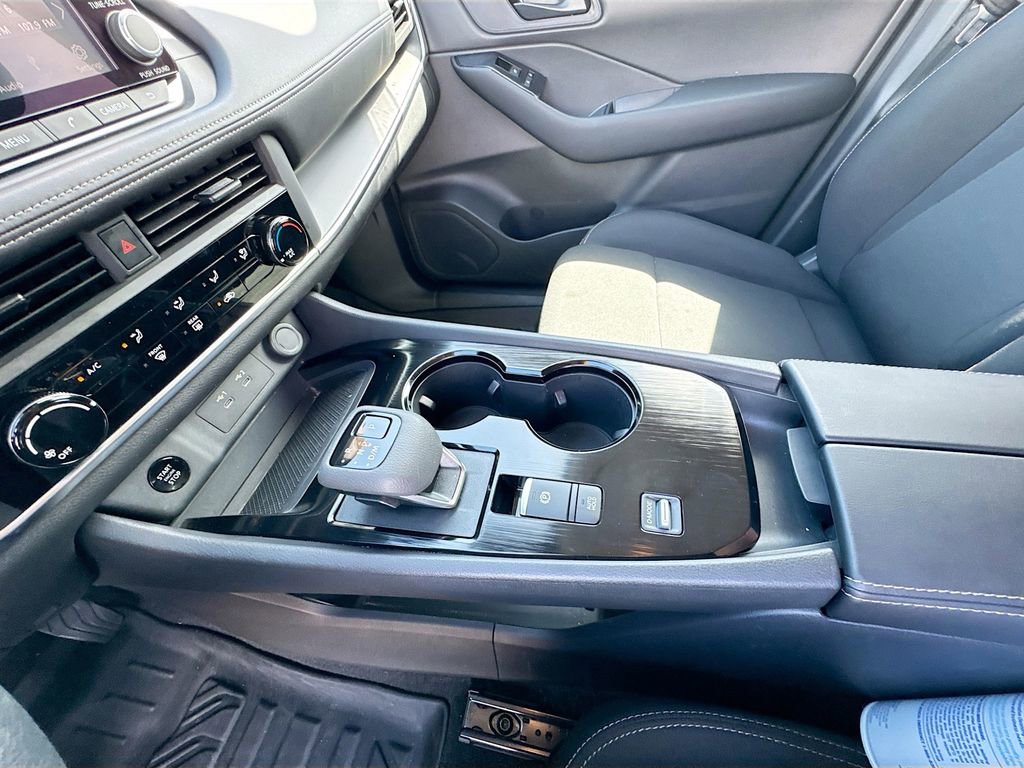 Used 2025 Nissan Rogue S image 24