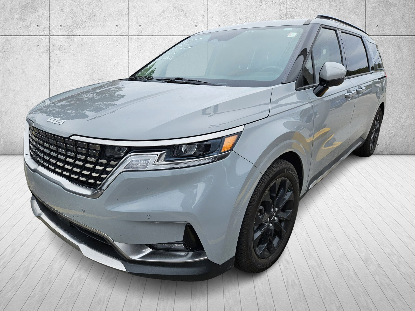 Used 2023 Kia Carnival SX image 1