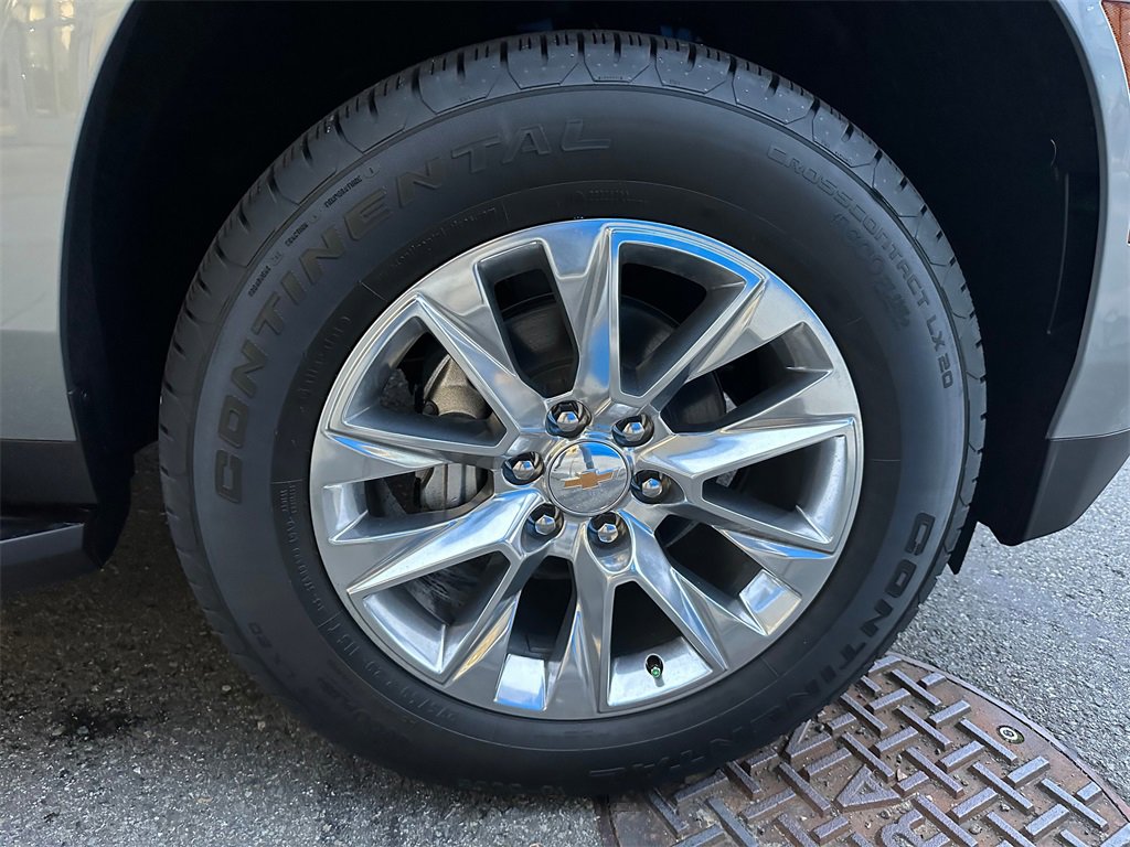 New 2026 Chevrolet Suburban Premier image 9