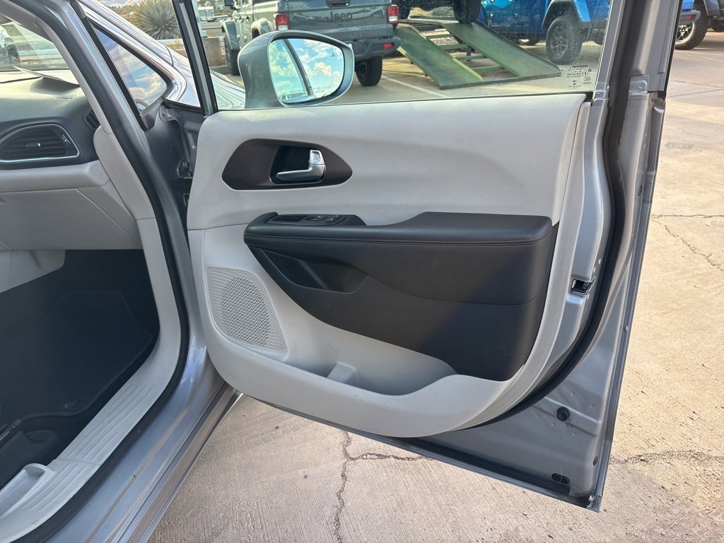 Used 2018 Chrysler Pacifica Touring-L Plus w/ Advanced Safetytec Group image 26