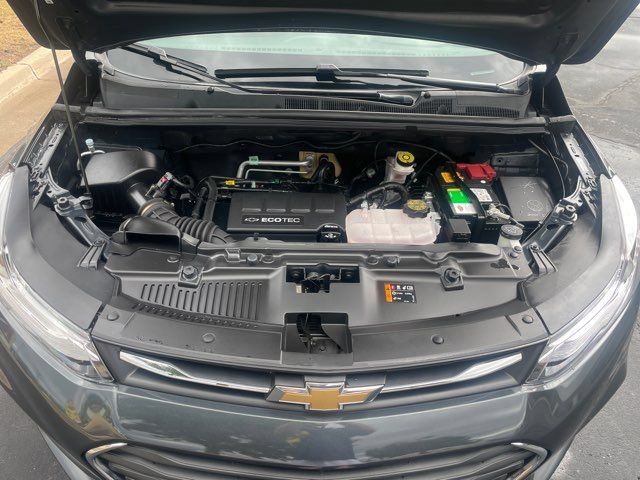 Used 2017 Chevrolet Trax LT w/ LT Convenience Package FWD image 2