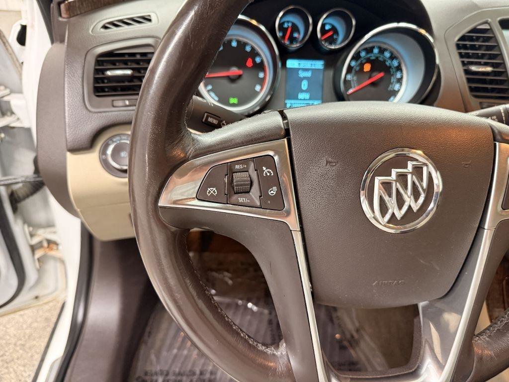 Used 2013 Buick Regal Premium image 16