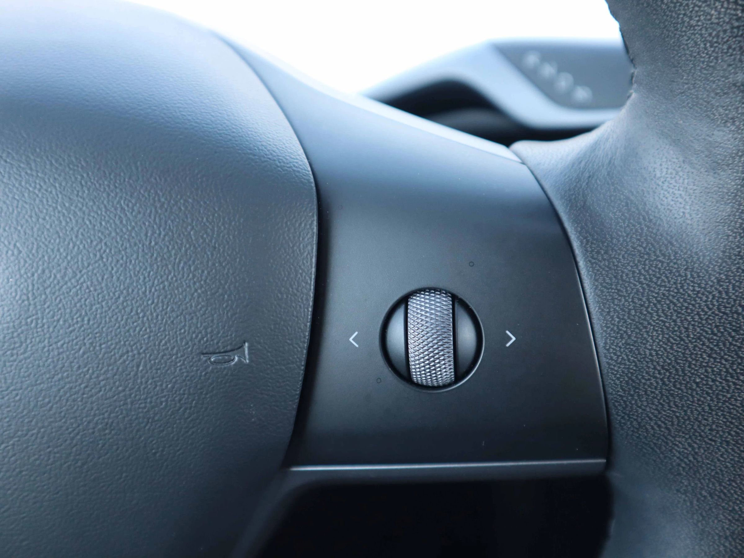 Used 2022 Tesla Model Y Long Range image 14