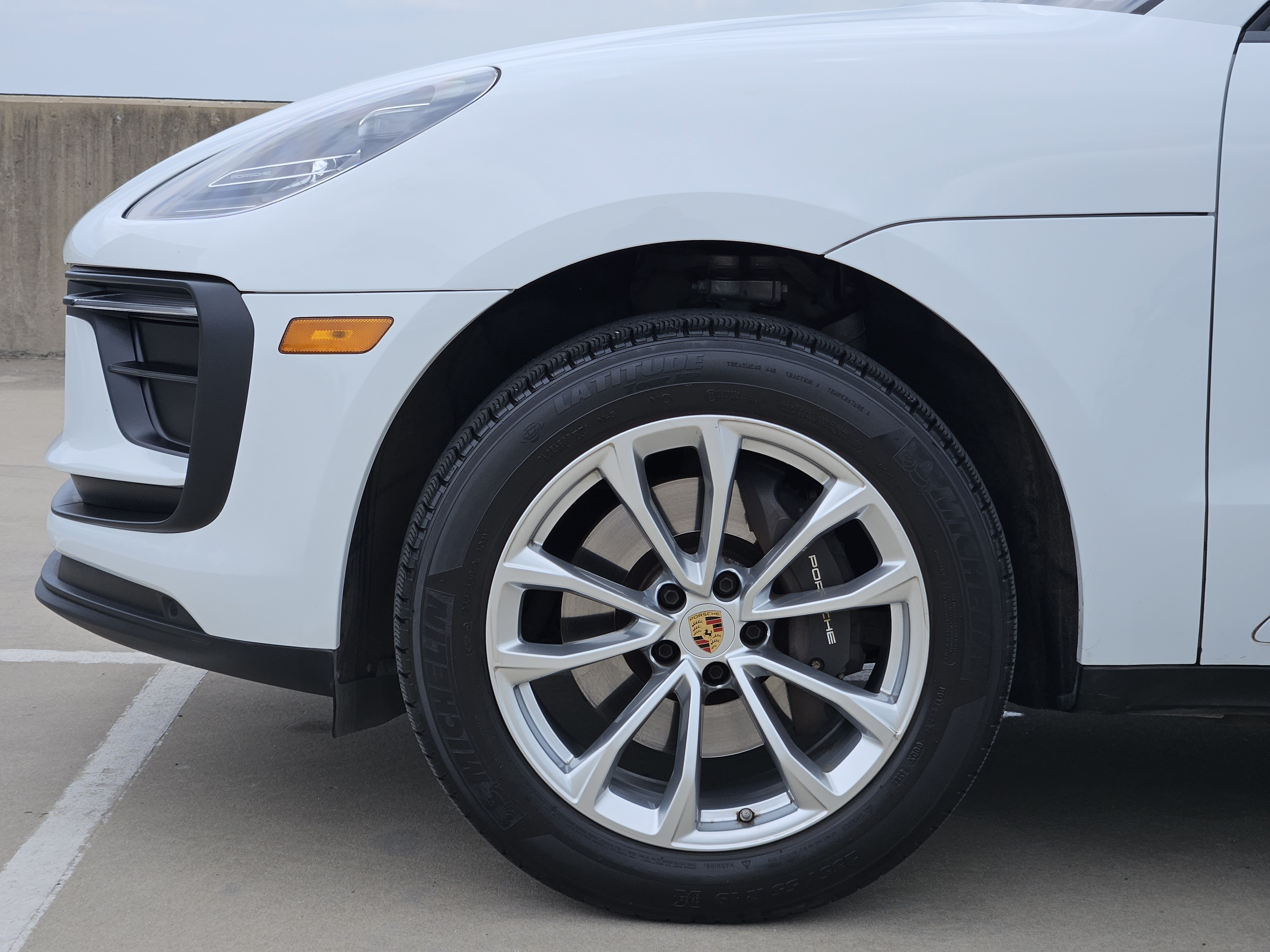 Certified 2023 Porsche Macan Turbo AWD/4WD image 13
