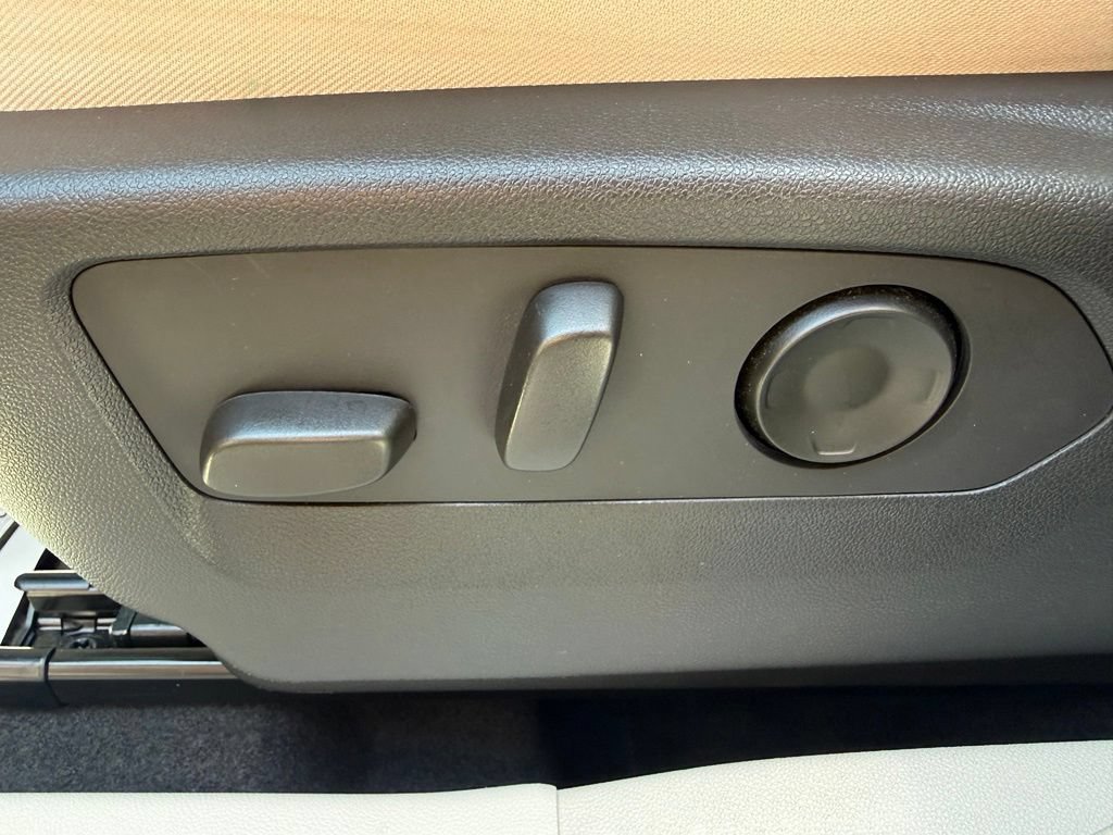 Used 2021 Buick Envision Essence w/ Technology Package I FWD image 10