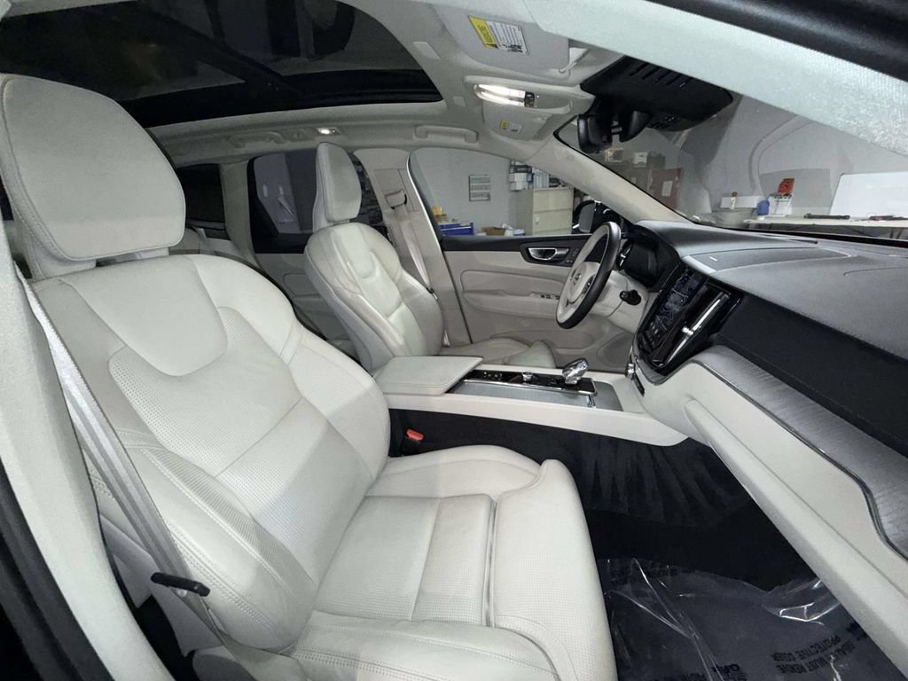 Used 2024 Volvo XC60 T8 Ultimate w/ Climate Package AWD/4WD image 14
