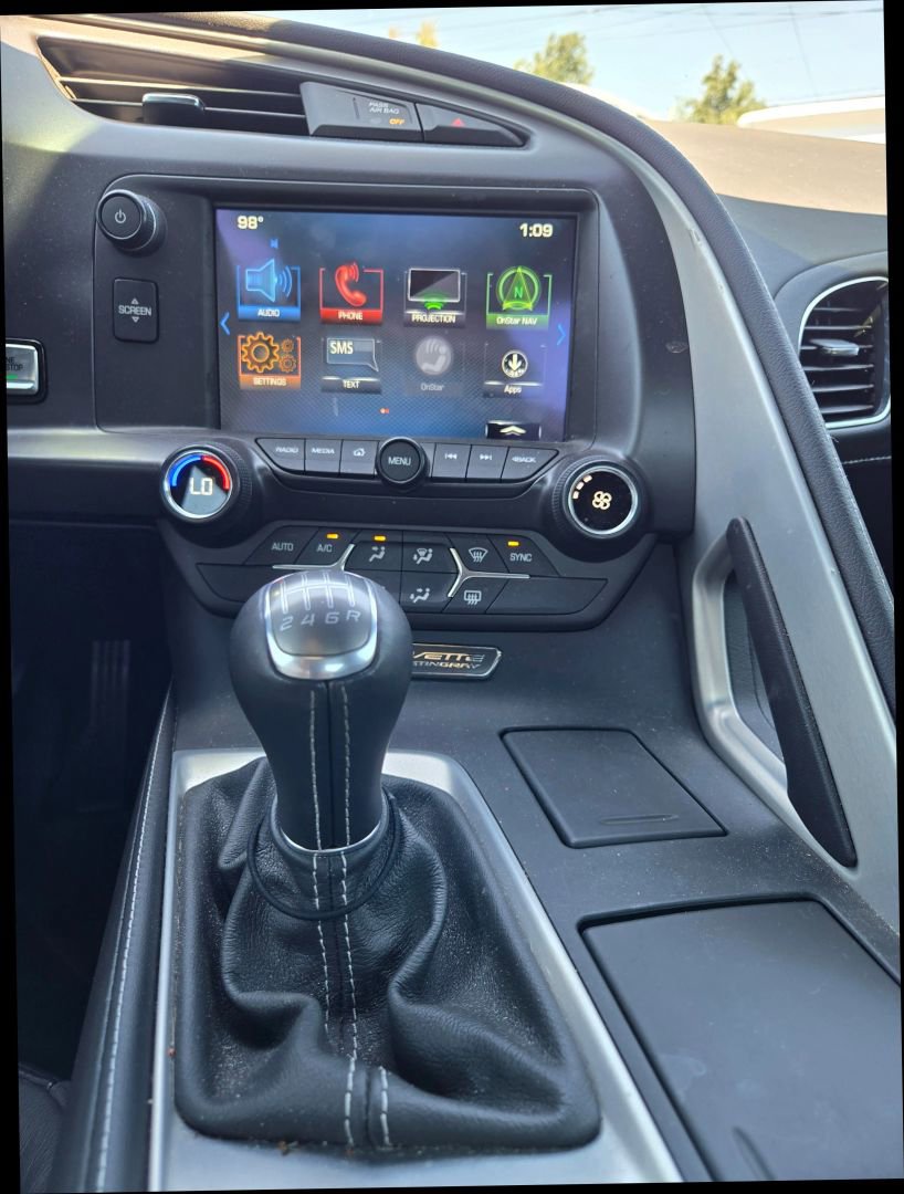 Used 2019 Chevrolet Corvette Stingray Coupe w/ 1LT image 17