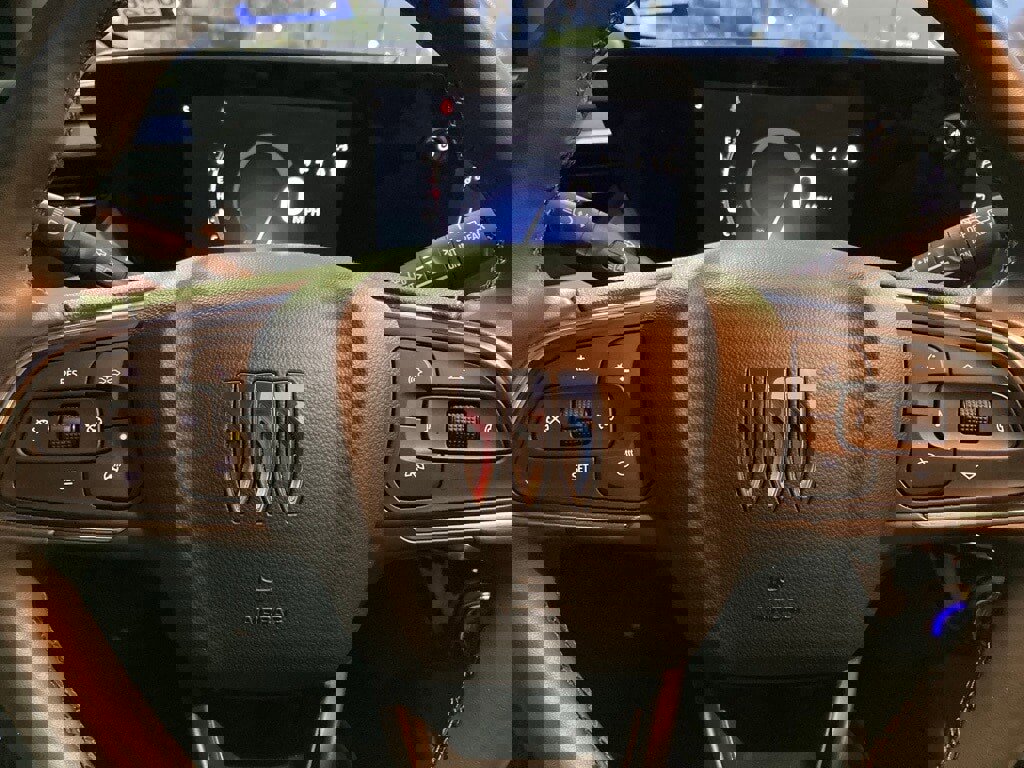 Used 2024 Buick Encore GX Sport Touring w/ Experience Buick Package image 19