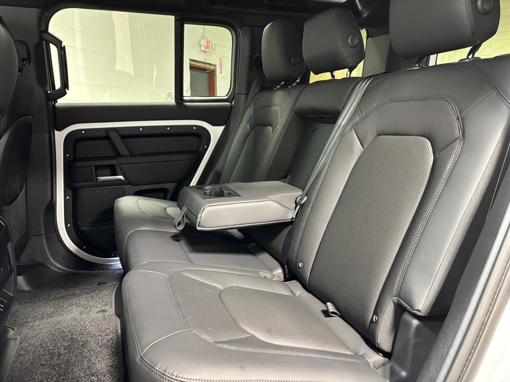 Used 2026 Land Rover Defender 110 X-Dynamic SE image 26