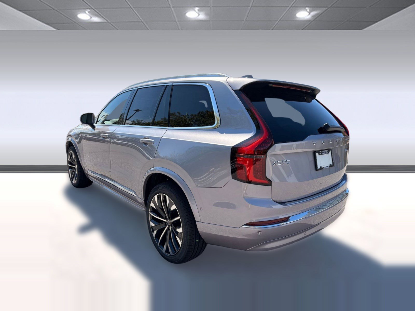 Used 2026 Volvo XC90 B6 Plus w/ Protection Package Premier AWD/4WD image 3