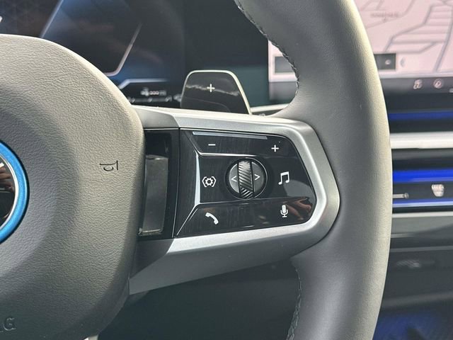 Used 2026 BMW 550e xDrive w/ Premium Package image 30