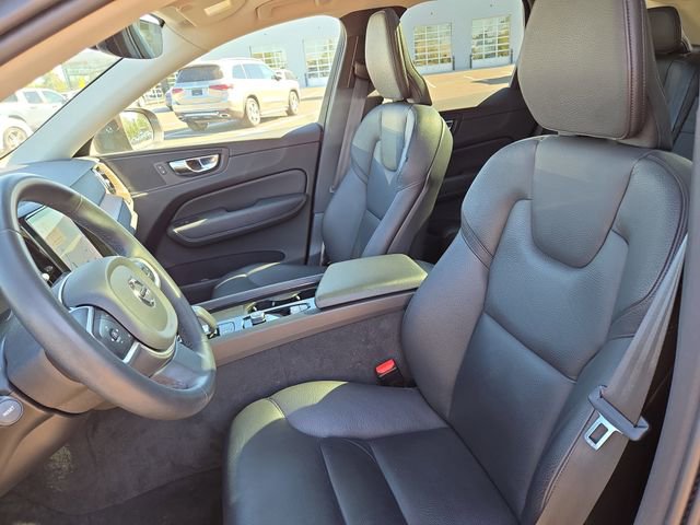 Used 2022 Volvo XC60 B5 Momentum w/ Climate Package image 24