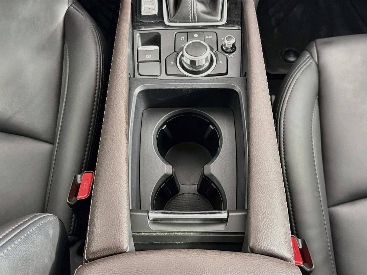 Used 2018 MAZDA MAZDA3 Touring FWD image 19