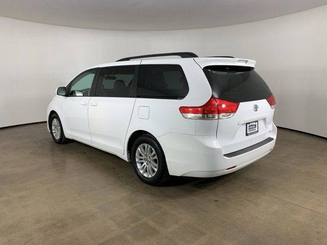 Used 2014 Toyota Sienna XLE image 16