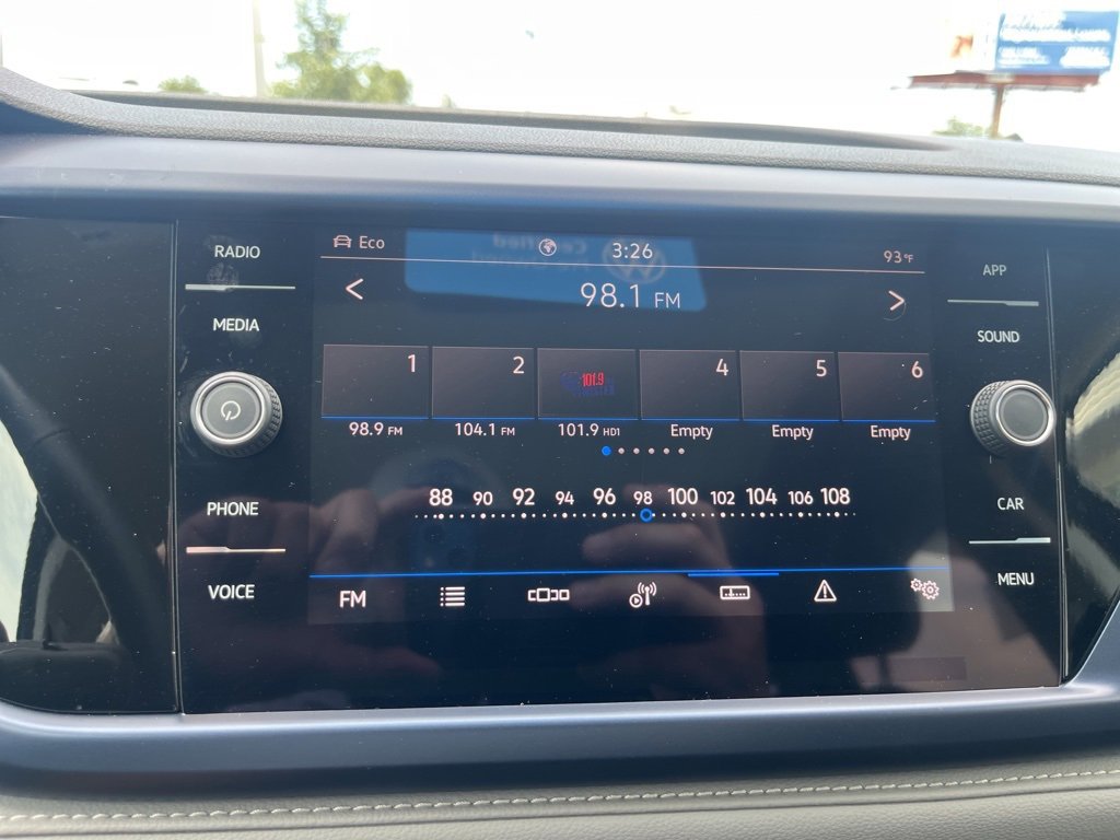 Used 2024 Volkswagen Taos SE image 9