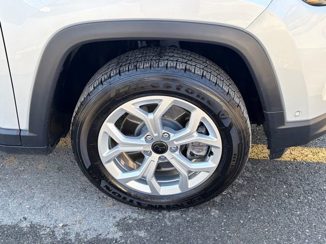 Used 2025 Jeep Compass Latitude w/ Sun & Sound Group image 11