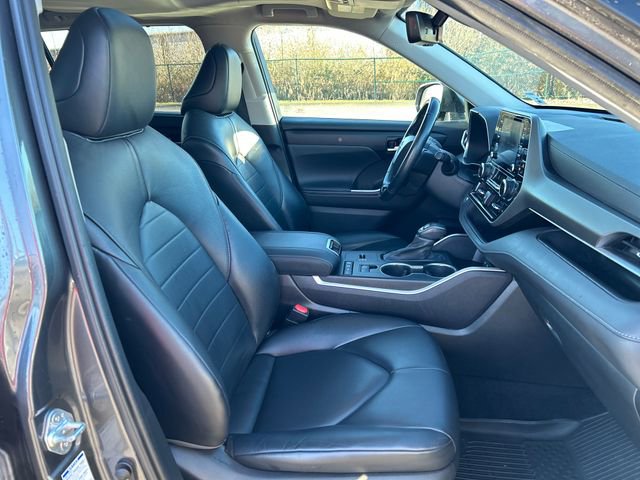 Used 2020 Toyota Highlander XLE image 11