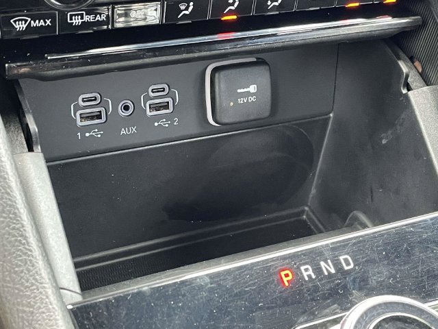 Used 2024 Jeep Grand Cherokee Laredo AWD/4WD image 9