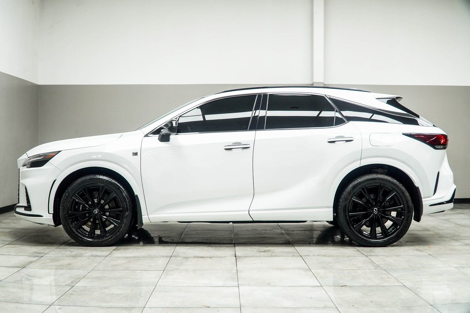 Used 2024 Lexus RX 500h F Sport w/ Cold Area Package AWD/4WD image 9