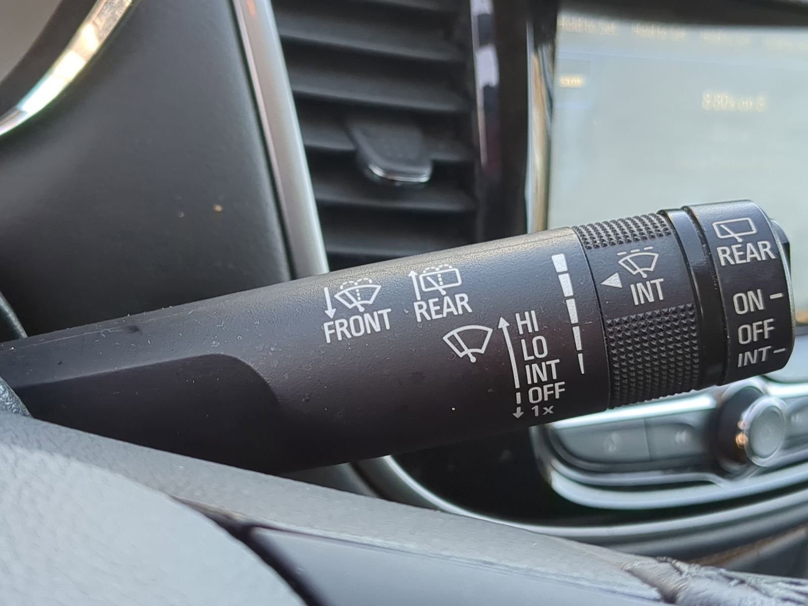 Used 2019 Chevrolet Trax LT w/ LT Convenience Package image 30