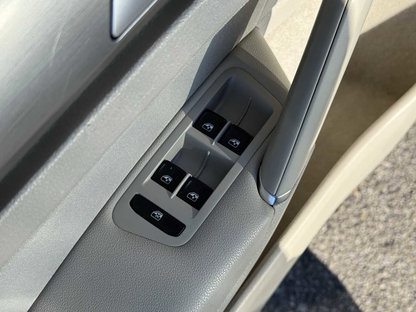 Used 2016 Volkswagen Golf S image 11