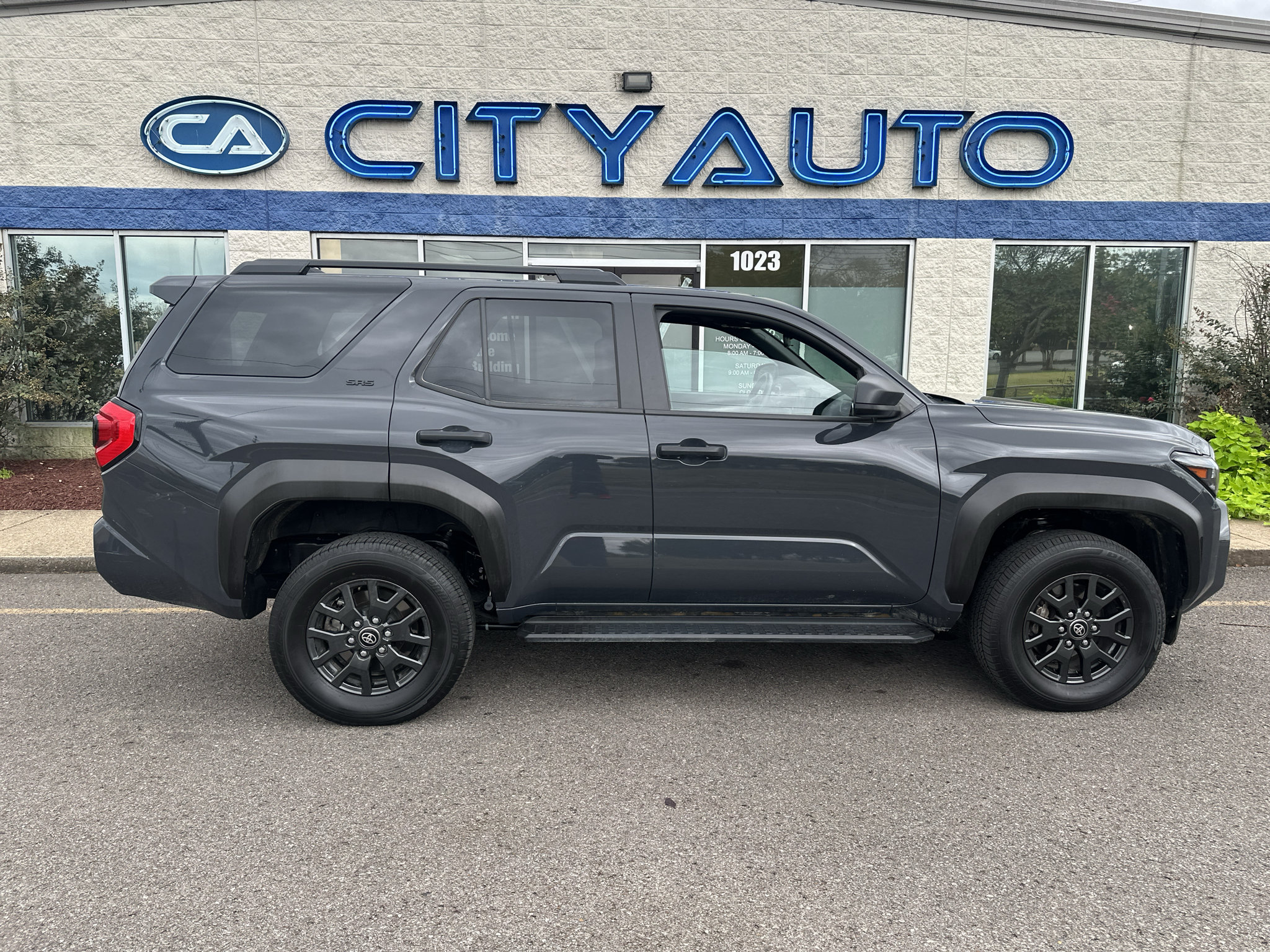 Used 2025 Toyota 4Runner SR5 AWD/4WD image 3