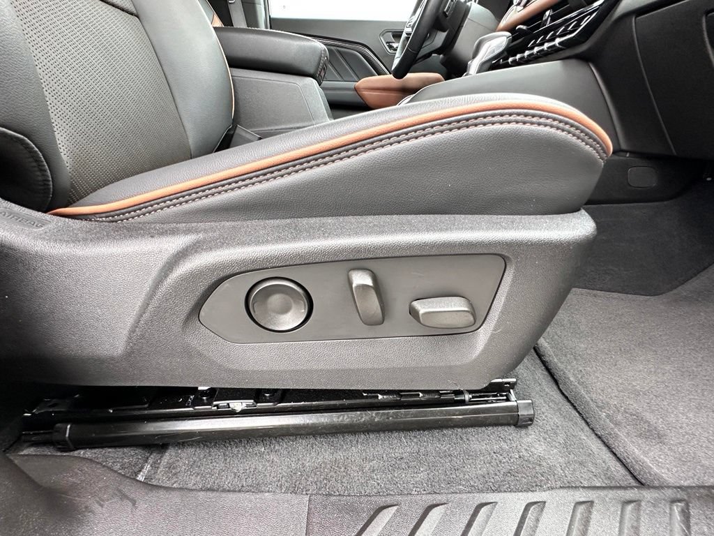 Used 2024 GMC Canyon AT4 w/ AT4 Premium Package AWD/4WD image 13