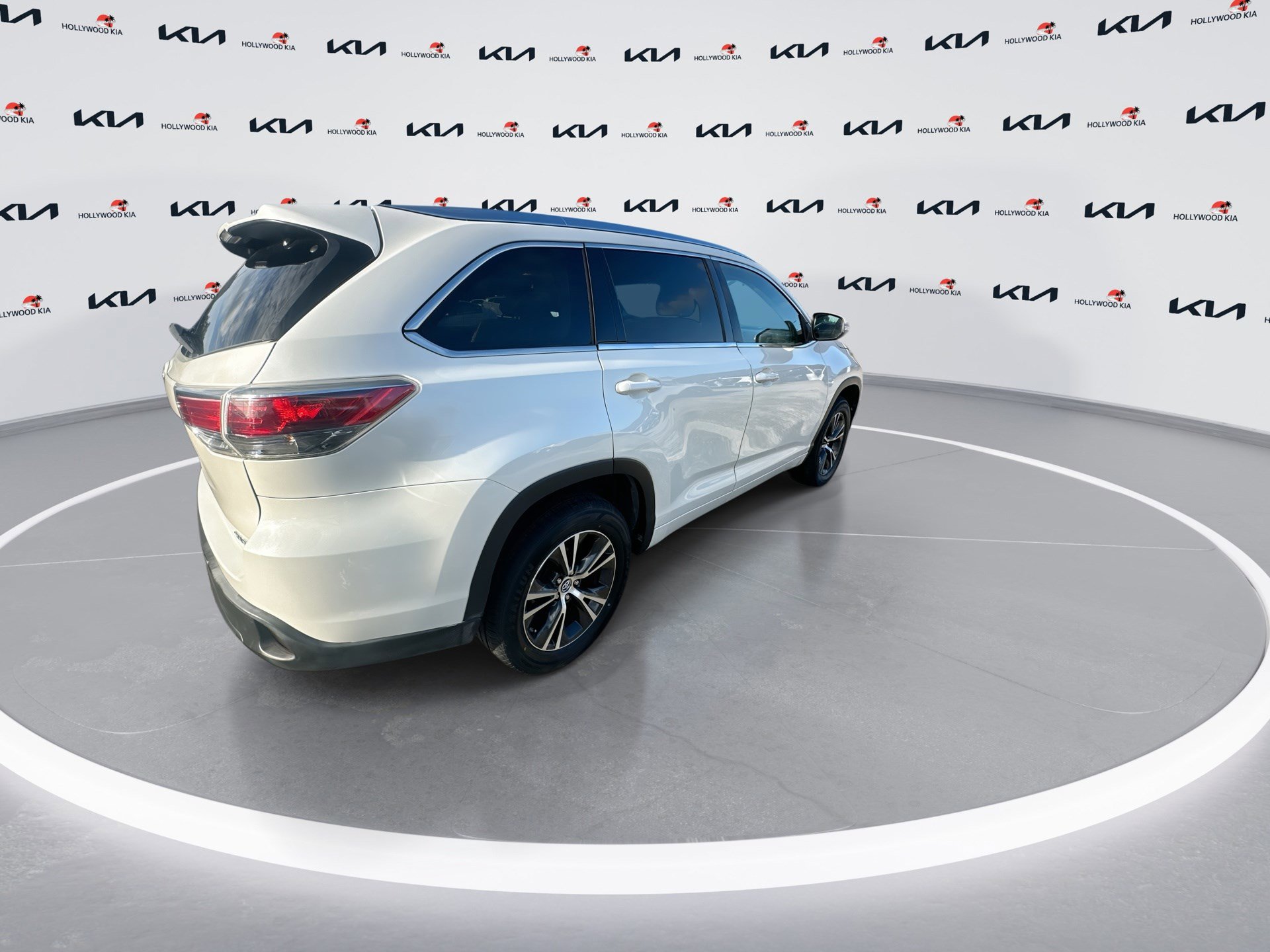 Used 2016 Toyota Highlander XLE image 8