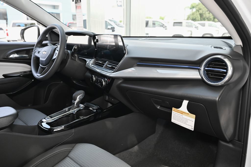 New 2026 Chevrolet Trax LT w/ LPO, Blackout Package FWD image 34